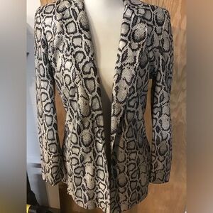CIGLIANO SZ 4 WOMENS 1 BUTTON PYTHON PRINT JACKET BLAZER EUC POLY